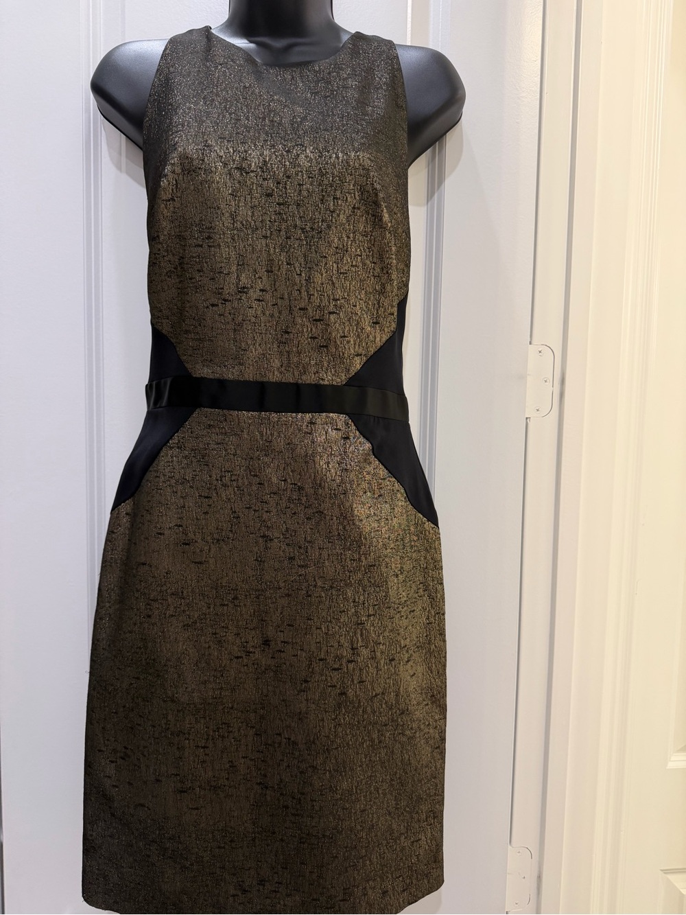 Nicole Miller Size 6 Metallic Gold Black Silk Trim Cocktail Sheath Dress